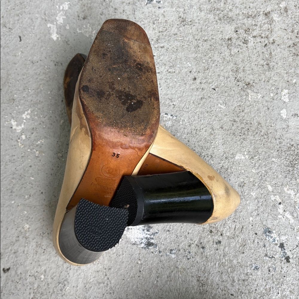 Vintage tan and black Chanel heels - Picture 7 of 8